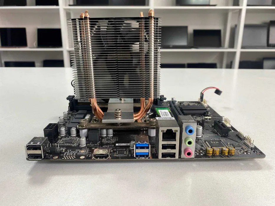 Мат. плата Gigabyte H610m/Core i5-12400F/8GB/SSD 512GB (Б/У)!