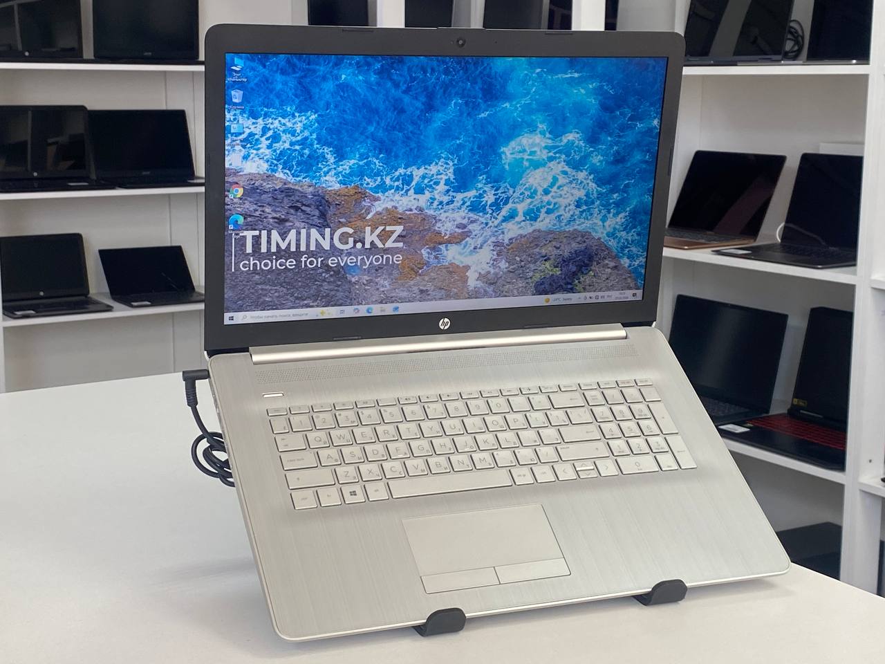 Ноутбук HP Laptop 17 (БУ) - 17.3 HD/Core i3-1005G1/8GB/SSD 256GB/UHD