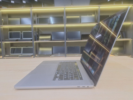 Ноутбук MacBook Pro 16 2019 (БУ) - 60Hz 16 Retina/Core i7/16GB/SSD 500GB/UHD Graphics 630