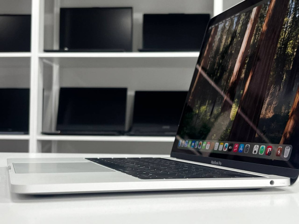 Ноутбук MacBook Pro 13 2020 (БУ) - 13.3 2K/Core i5/8GB/SSD 128GB/176 циклов 82%