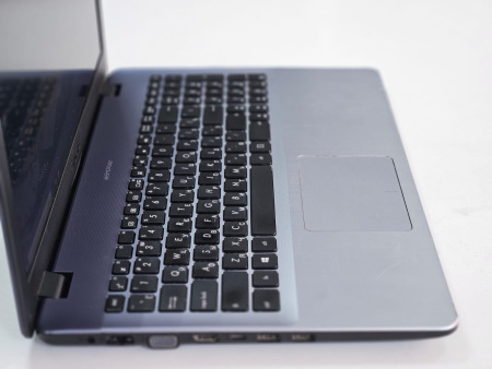 Ноутбук Asus X542U (Б/У) - 15.6 FHD/Core i5-7200U/8GB/SSD 64GB+HDD 1TB/930MX 2GB