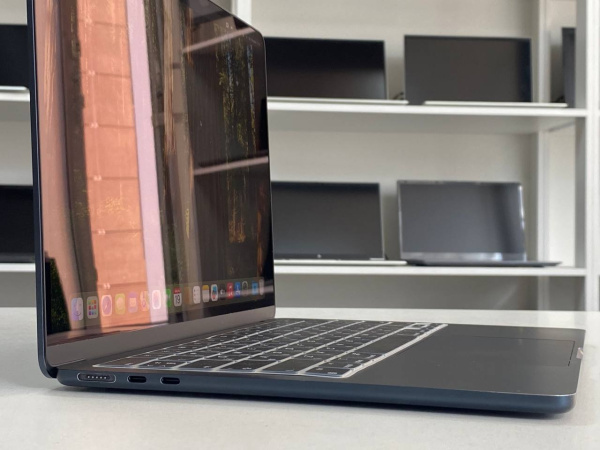 Ноутбук MacBook Air 13 2022 (БУ) - 13.6 2K/Apple M2/8GB/SSD 256GB/248 циклов 84%