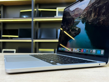 Ноутбук MacBook Air 13 2024 (БУ) - 13.6 2K/Apple M3/8GB/256GB/100% 35 циклов