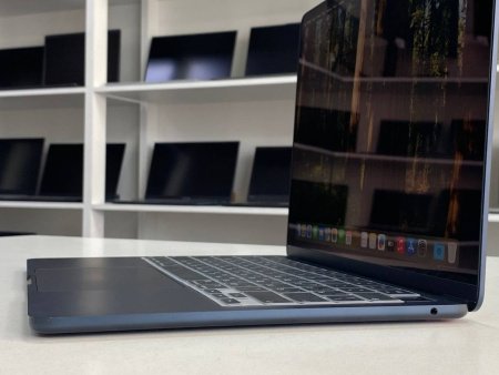 Ноутбук MacBook Air 13 2022 (БУ) - 13.6 2K/Apple M2/8GB/SSD 256GB/248 циклов 84%