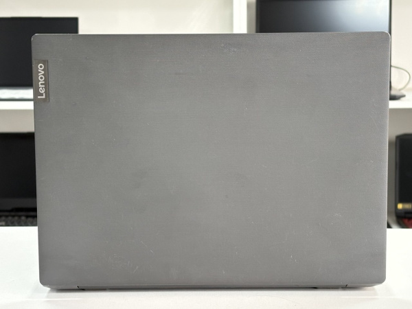 Ноутбук Lenovo V14-ADA 82C6 (БУ) - 14 FHD/Athlon 3150U/4GB/SSD 256GB/Vega 3