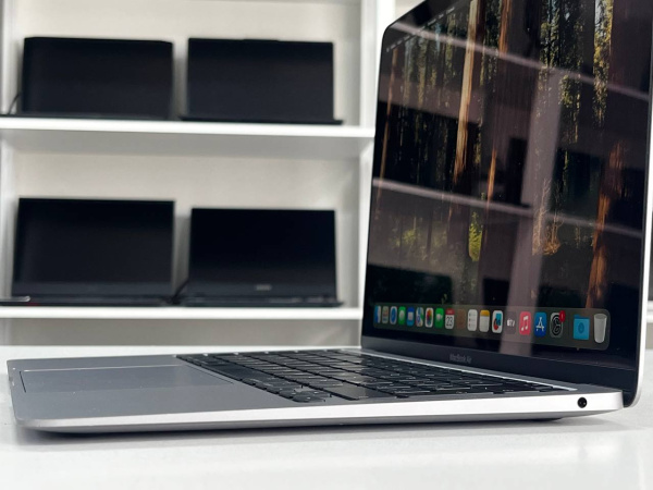 Ноутбук MacBook Air 13 2020 (БУ) - 13.3 2K/Core i3/8GB/SSD 256GB/513 циклов 86%