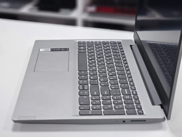 Ноутбук Lenovo IdeaPad S145 (Б/У) - 15.6 HD/AMD 3020e/4GB/SSD 120GB/Vega 3
