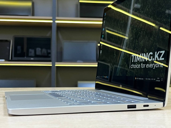 Ноутбук Xiaomi Mi Laptop Air 12 (БУ) - 12.5 FHD/Core i5-8200Y/4GB/SSD 256GB/UHD