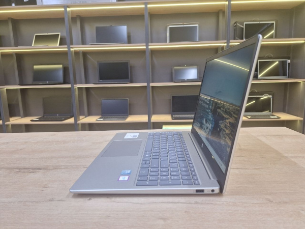 Ноутбук HP Laptop 15-fd0131ci (Б/У) - 15.6 FHD 60Hz/Core 5 120U/8GB/SSD 512GB/Intel Graphics