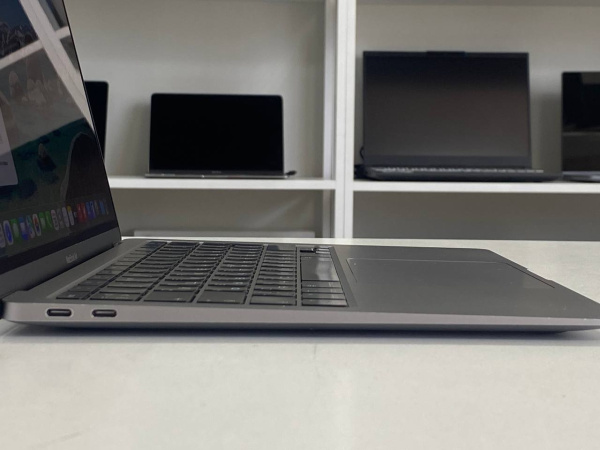 Ноутбук MacBook Air 13 2020 (БУ) - M1/8GB/SSD 256GB/Retina 83% (690 циклов)
