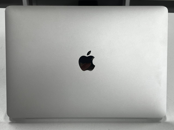 Ноутбук MacBook Pro 13 2020 (БУ) - 13.3 2K/Core i5/8GB/SSD 128GB/176 циклов 82%