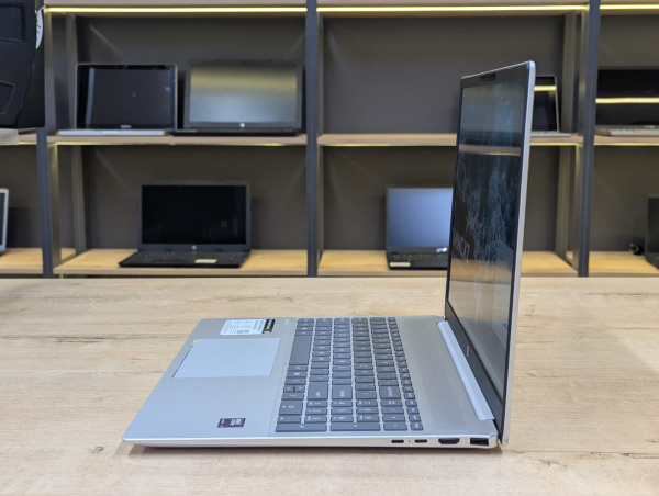 Ноутбук HP OmniBook 5 (БУ) - 15.6 Touch/Core Ultra 7 255U/16GB/SSD 1TB/Intel Graphics