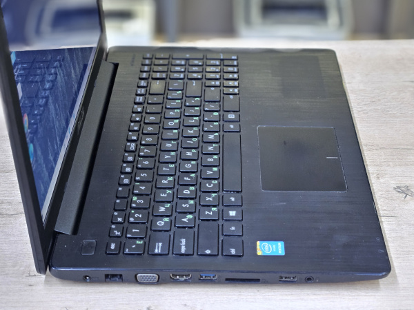 Ноутбук Asus X553 (Б/У) - 15.6 HD/Pentium N3540/4GB/SSD 240GB/HD Graphics