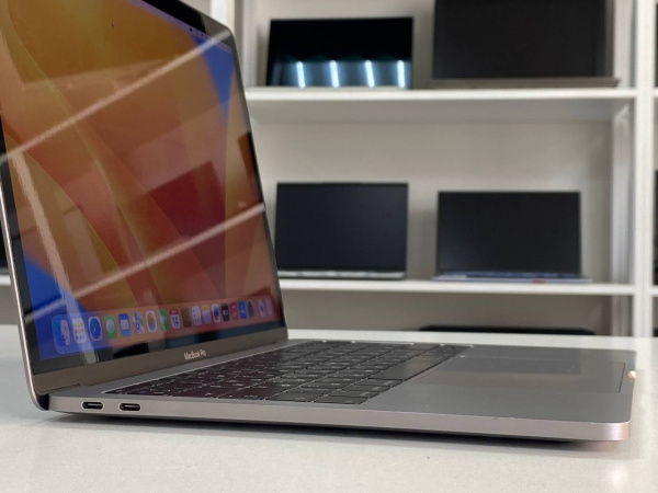 Ноутбук MacBook Pro 13 2017 (БУ) - 13.3 2K/Core i5/8GB/SSD 128GB/Iris Plus/835 циклов 74%
