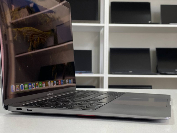 Ноутбук MacBook Air 13 2019 (БУ) - 13.3 2K/Core i5/8GB/SSD 128GB/UHD/649 циклов 86%