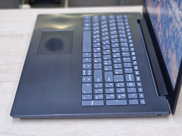 Ноутбук Lenovo Ideapad 330 (Б/У) - 15.6 HD/Core i3-8130U/4GB/SSD 240GB/UHD
