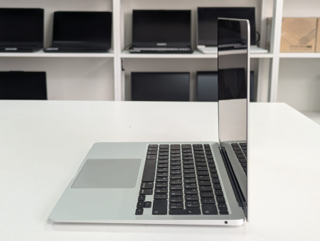 Ноутбук Apple MacBook Air 13 (2020) (Б/У) - 13.3" Retina/Apple M1/8GB/SSD 256GB