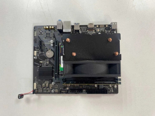 Мат. плата Gigabyte H610m/Core i5-12400F/8GB/SSD 512GB (Б/У)!