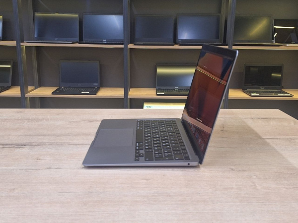 Ноутбук MacBook Air 13 2020 Б/У - 13.3 2K Retina/Apple M1/8 ГБ/SSD 256 ГБ/87% 340 циклов