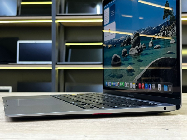 Ноутбук MacBook Air 13 2020 (БУ) - 13.3 2K/Apple M1/8GB/SSD 256GB/99% 50циклов